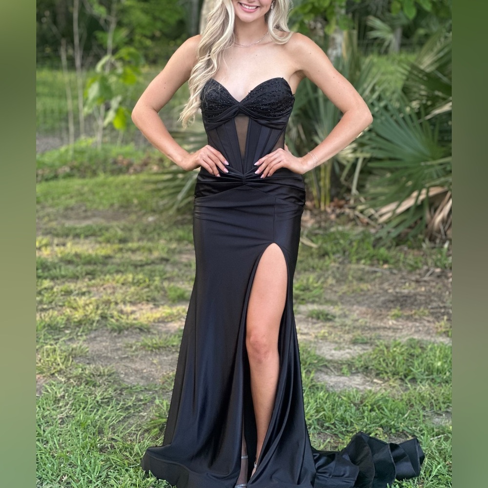 Elegant Black Strapless Evening Dress